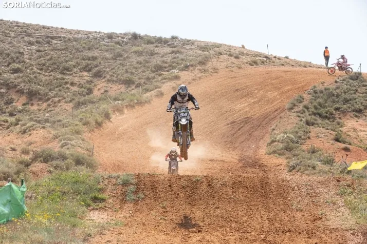 Fotos: El espect&aacute;culo del mejor motocross nacional aterriza en San Esteban