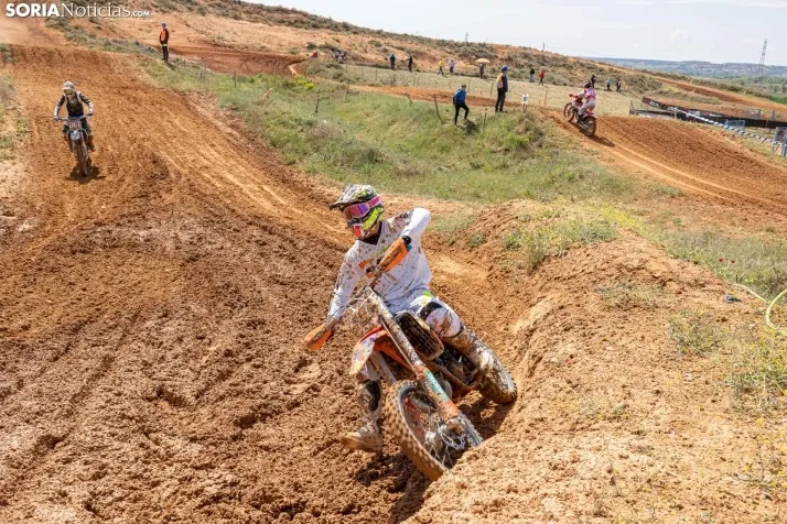 Fotos: El espect&aacute;culo del mejor motocross nacional aterriza en San Esteban