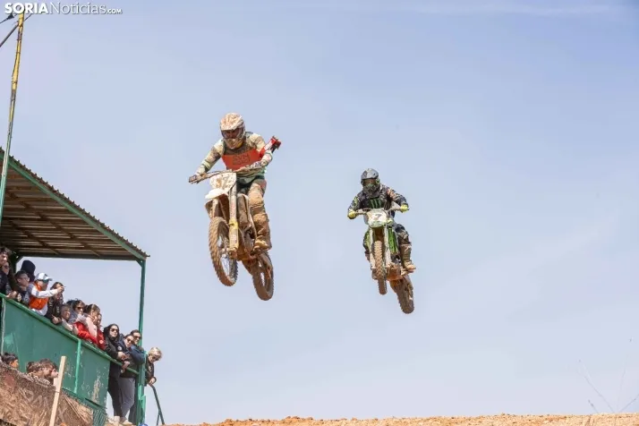 Fotos: El espect&aacute;culo del mejor motocross nacional aterriza en San Esteban