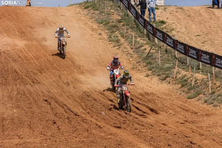 Fotos: El espect&aacute;culo del mejor motocross nacional aterriza en San Esteban