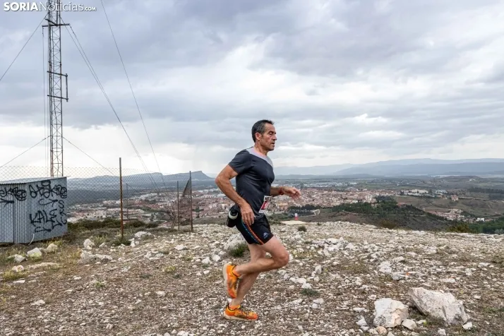 Fotos: Dos centenares de deportistas recorren los parajes m&aacute;s espectaculares de las m&aacute;rgenes del
