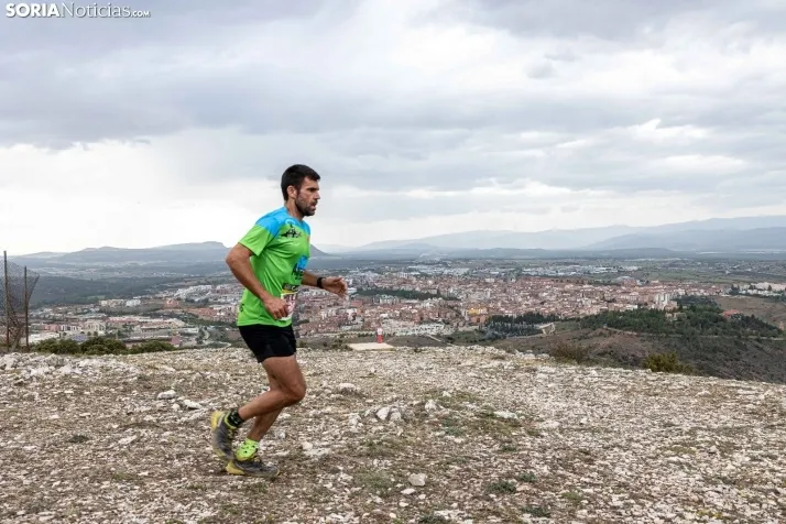 Fotos: Dos centenares de deportistas recorren los parajes m&aacute;s espectaculares de las m&aacute;rgenes del