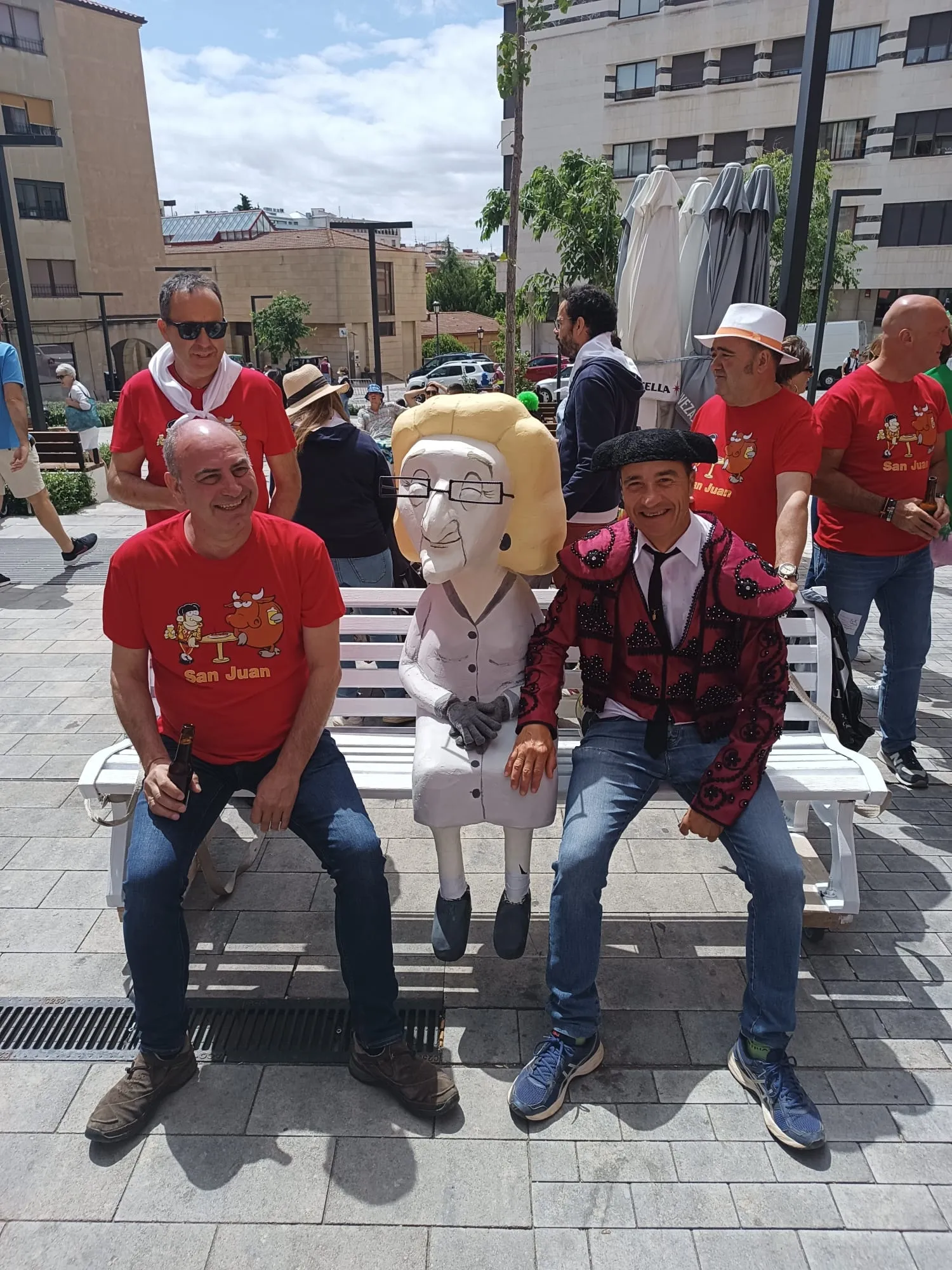 Foto 2 - Dominga tambi&eacute;n se suma al Viernes de Toros