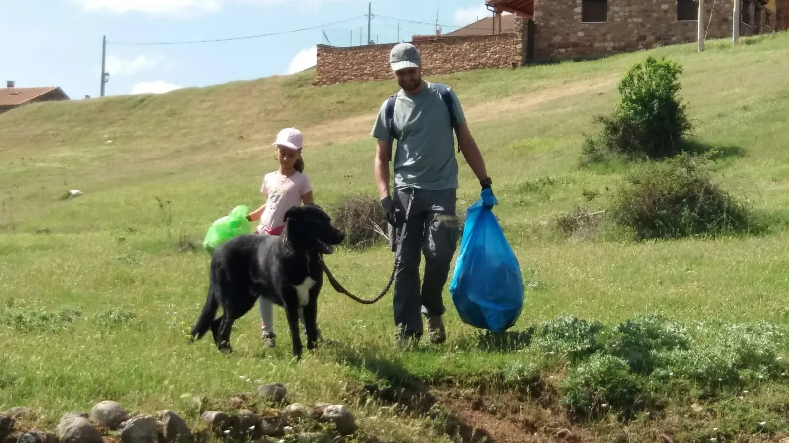 Foto 7 - Montejo de Tiermes recoge m&aacute;s de 2 toneladas de basura en sus montes 