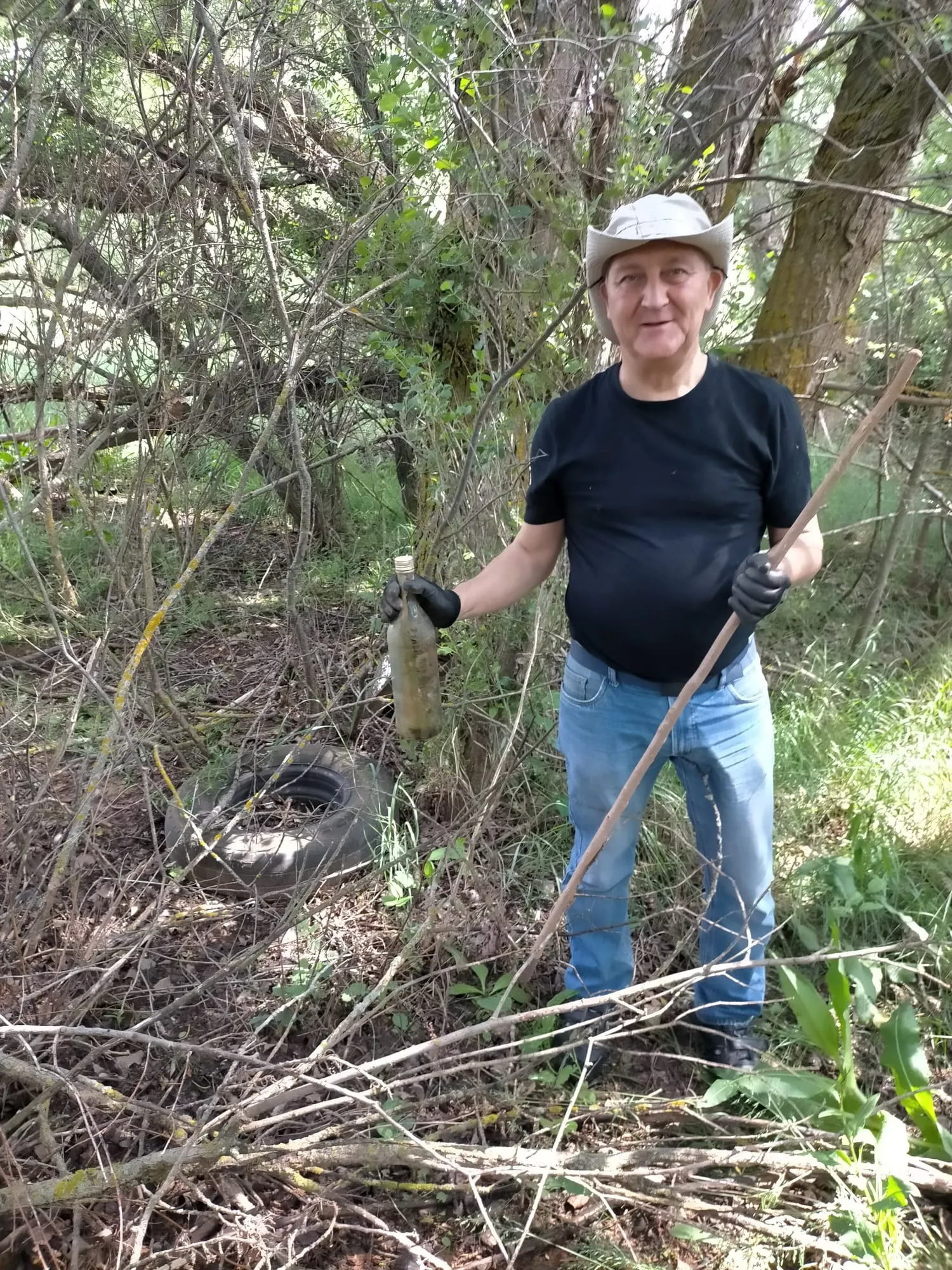 Foto 10 - Montejo de Tiermes recoge m&aacute;s de 2 toneladas de basura en sus montes 