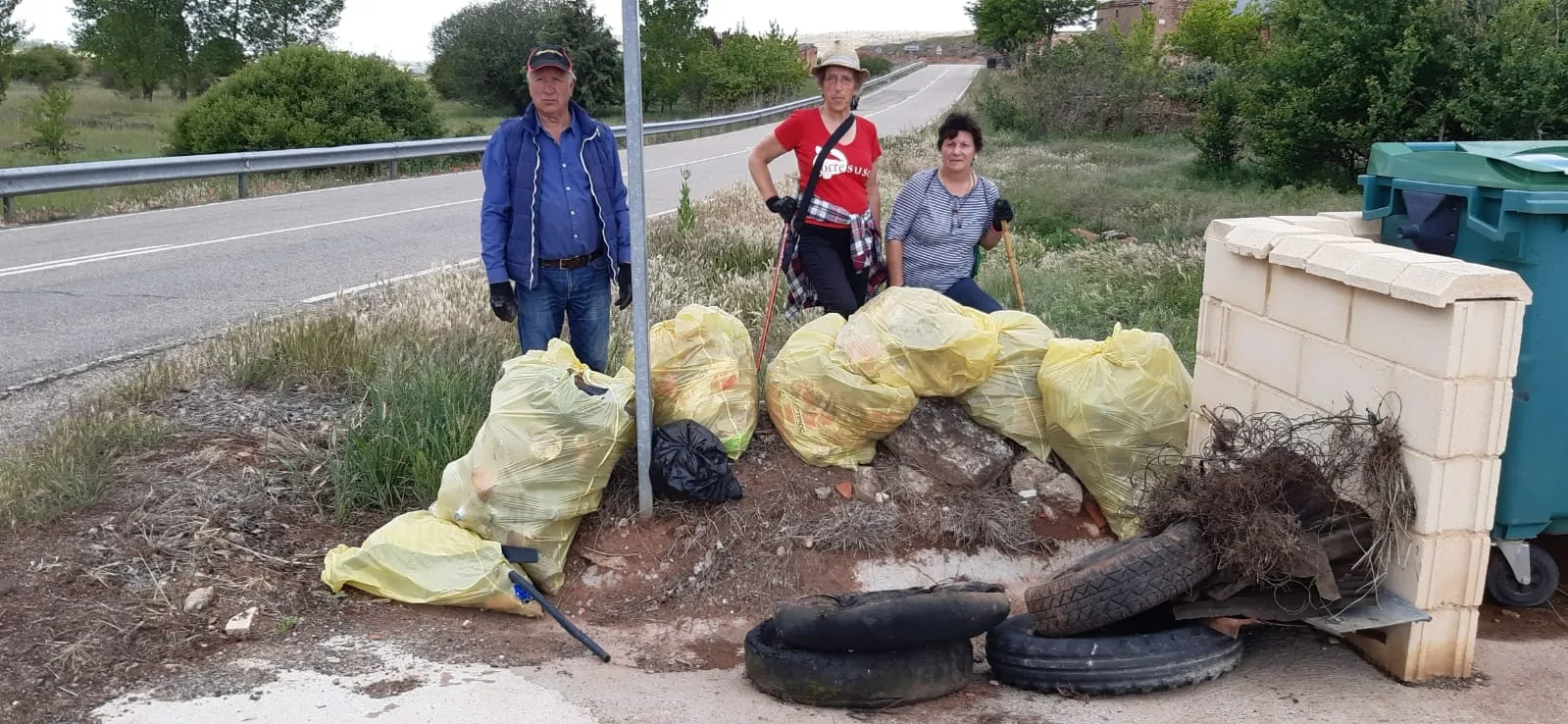 Foto 9 - Montejo de Tiermes recoge m&aacute;s de 2 toneladas de basura en sus montes 