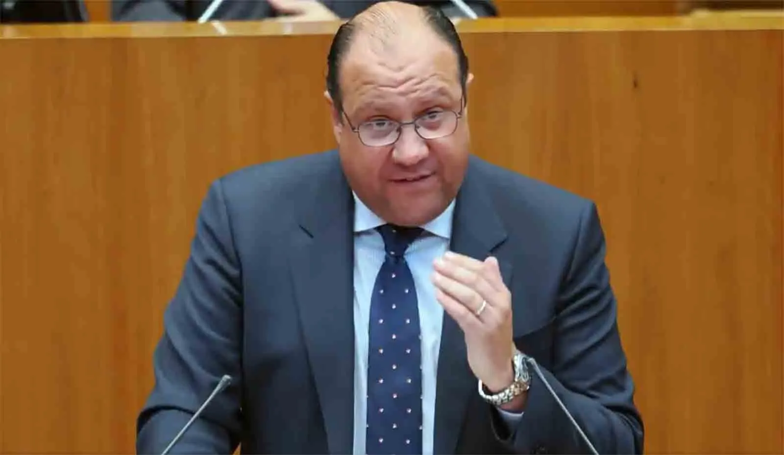 Pedro Antonio Heras, en la sesión plenaria de las Cortes Regionales. 