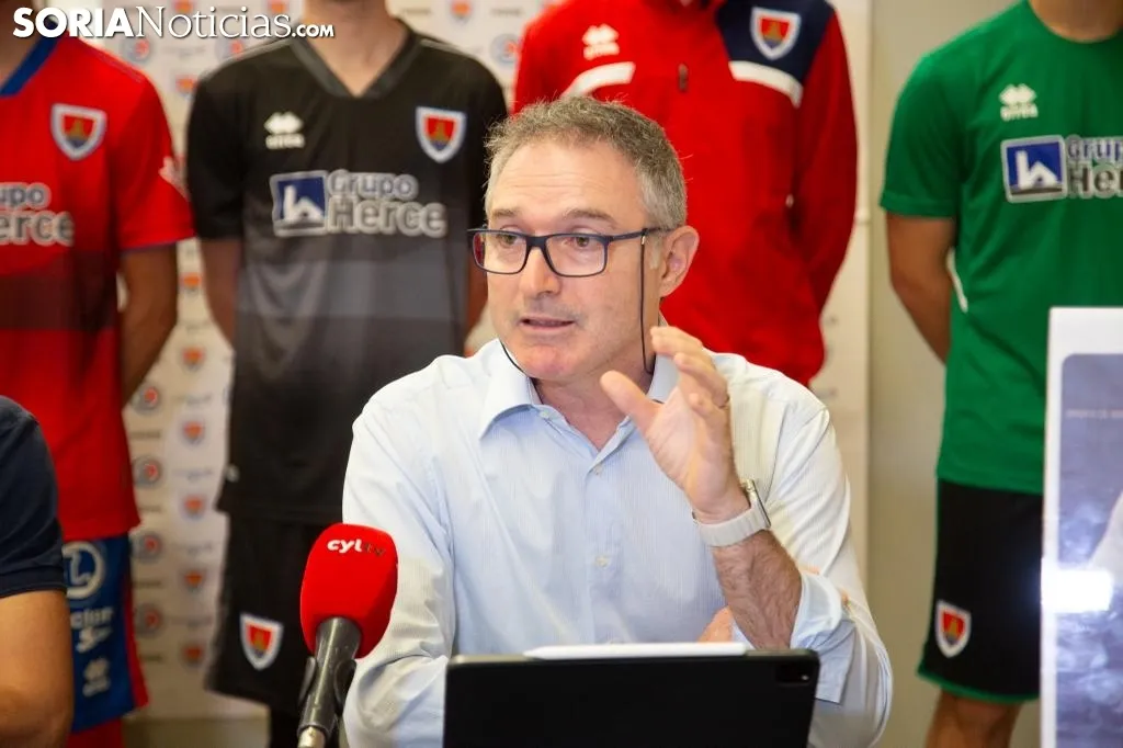 Presentación de las camisetas del Club Deportivo Numancia. María Ferrer