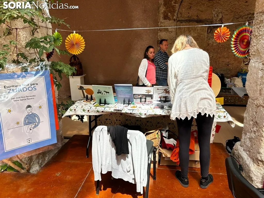 Foto 7 - Gran acogida en la I Feria del Libro de Medinaceli 