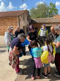 Foto 4 - Montejo de Tiermes recoge m&aacute;s de 2 toneladas de basura en sus montes 