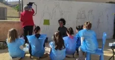 Foto 3 - La Diputaci&oacute;n de Soria inaugura la pintura mural de las familias en Mor&oacute;n de Almaz&aacute;n&nbsp;