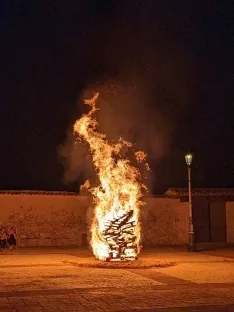 Foto 4 - Fotos: Berlanga de Duero celebra la noche de San Juan con hoguera y chocolatada