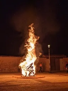 Foto 3 - Fotos: Berlanga de Duero celebra la noche de San Juan con hoguera y chocolatada