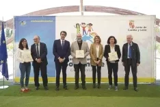 Una imagen de la entrega de los títulos. /Jta.