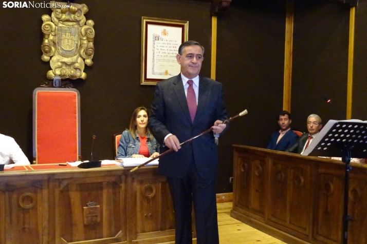 Fotos: El Burgo madruga para presenciar el nombramiento de Pardo como alcalde