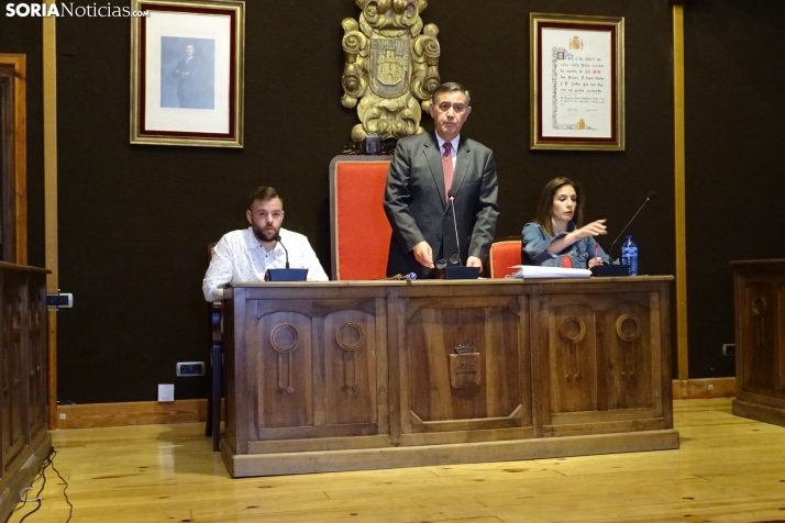 Fotos: El Burgo madruga para presenciar el nombramiento de Pardo como alcalde