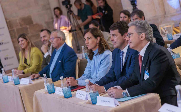 Mañueco defiende la colaboración entre Junta y empresarios en el desarrollo económico y social de Castilla y León