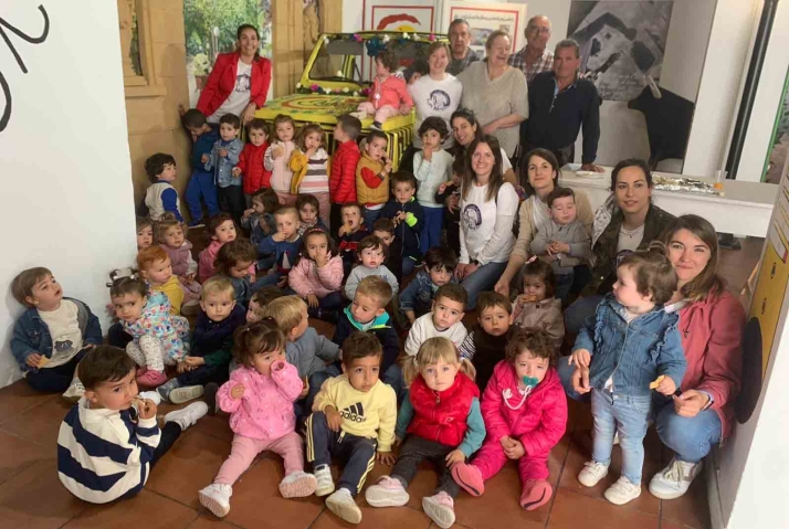 La escuela Gloria Fuertes celebra las calderas en la cuadrilla del Salvador