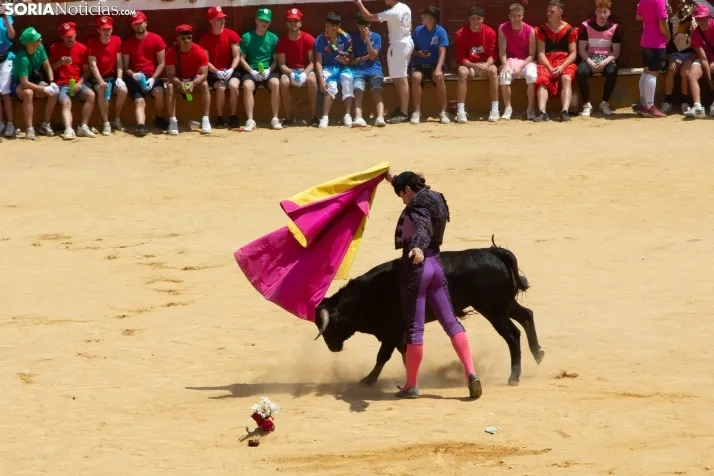 Revive el Viernes &lsquo;de Toros&rsquo;: Las mejores fotos de la Feria Taurina, sanjuanea con Irene y Ana o la aparici&oacute;n de Estrella Mag&aacute;n | Imagen 3