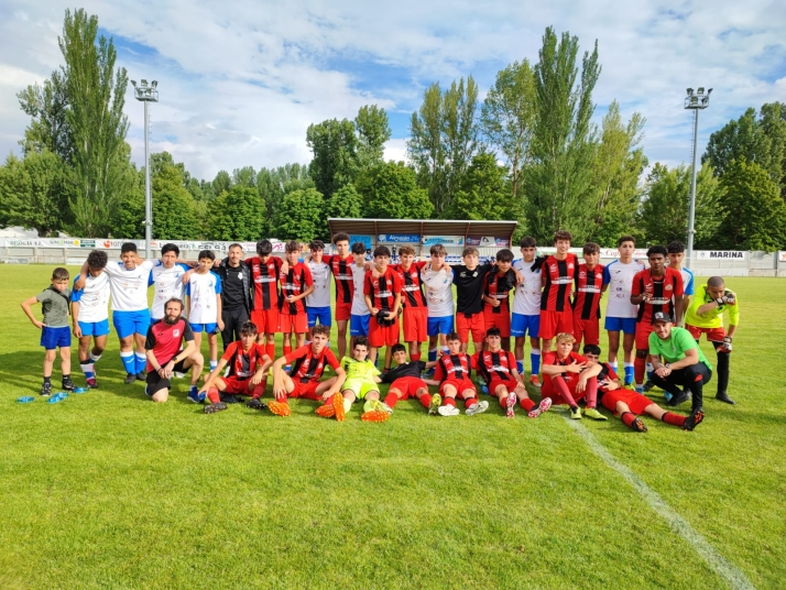 Almazán acoge una nueva jornada de convivencia de diferentes escuelas de fútbol de Soria y Madrid