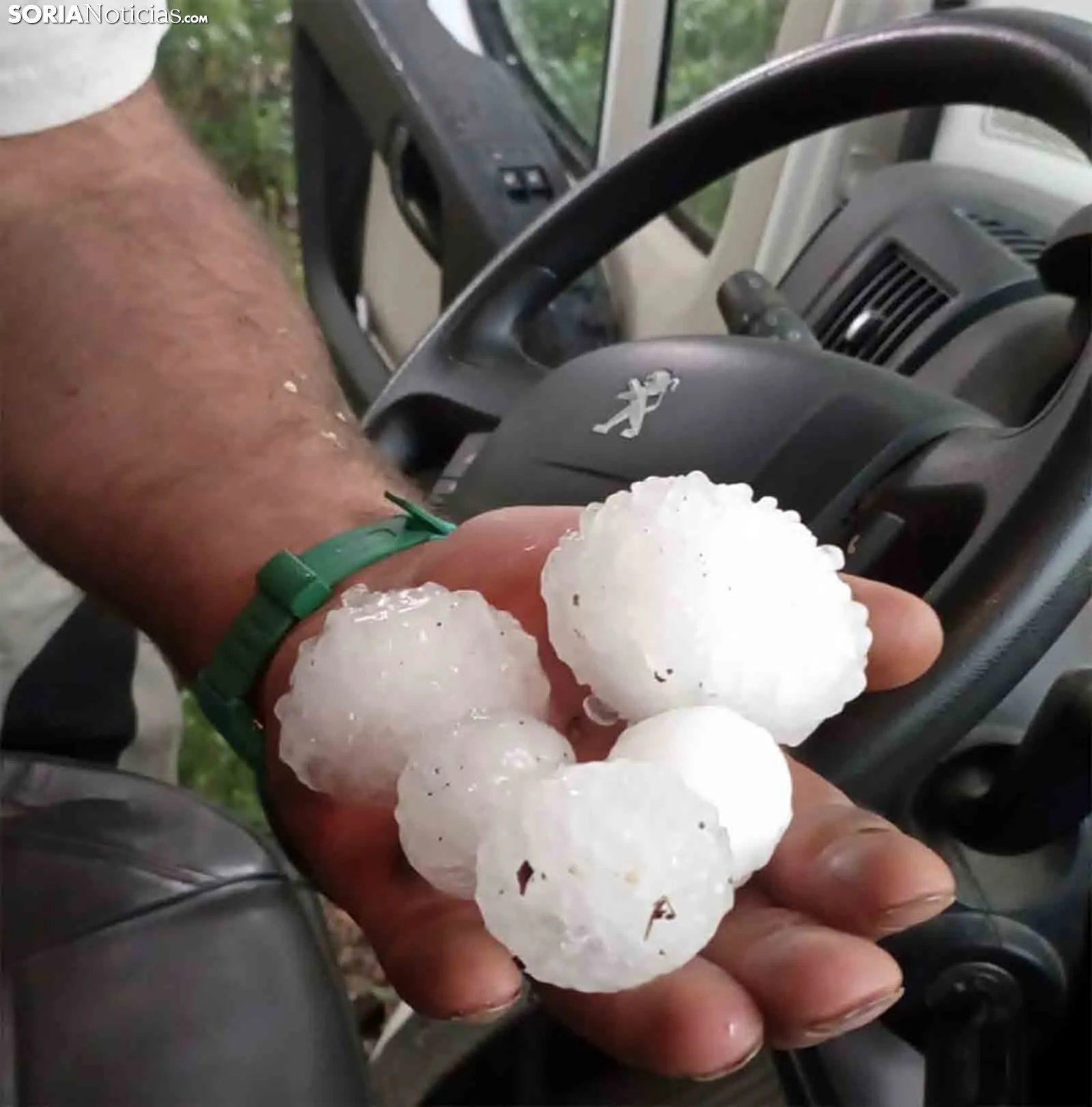 Foto 2 - Pedrisco del tama&ntilde;o de pelotas de golf en Covaleda