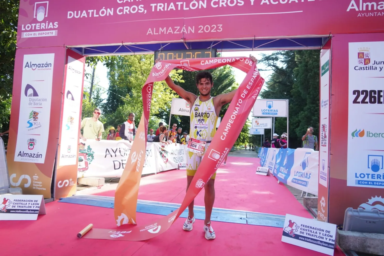 Foto 2 - Marina Mu&ntilde;oz y Kevin Tarek Vi&ntilde;uela ganan los Campeonatos de Espa&ntilde;a de Triatl&oacute;n Cross 2023 en Almaz&aacute;n
