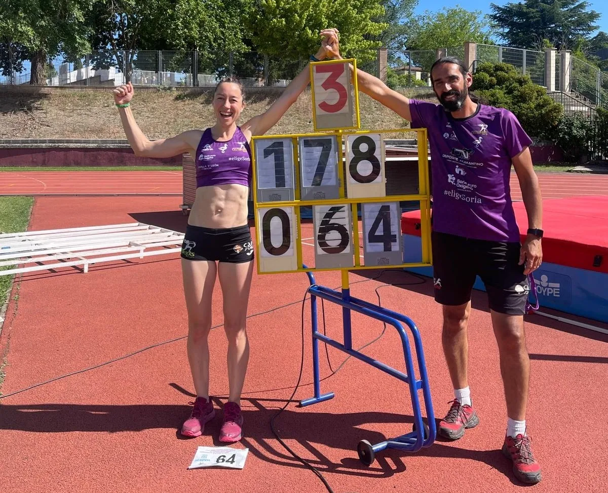 Foto 2 - V&iacute;deo: Raquel &Aacute;lvarez no se cansa de hacer historia y bate el r&eacute;cord de Espa&ntilde;a en salto de altura W40