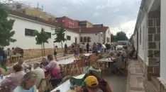 Foto 3 - La lluvia no merma la fiesta en La Barriada
