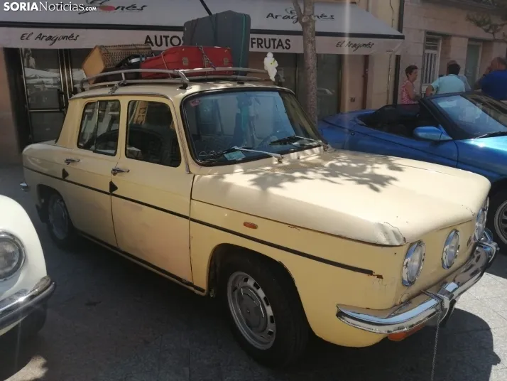 Coches antiguos en &Aacute;greda