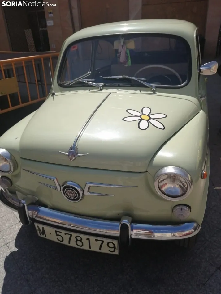 Coches antiguos en &Aacute;greda