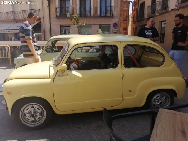 Coches antiguos en &Aacute;greda