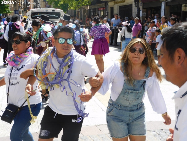 En im&aacute;genes: Desfile intercultural por las calles de Soria al ritmo de diferentes m&uacute;sicas tradic
