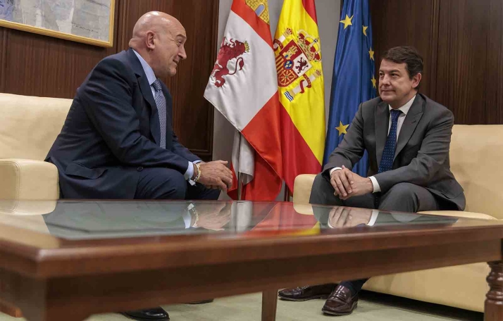 El presidente de la Junta y el alcalde de Valladolid acuerdan reforzar la colaboración entre ambas instituciones