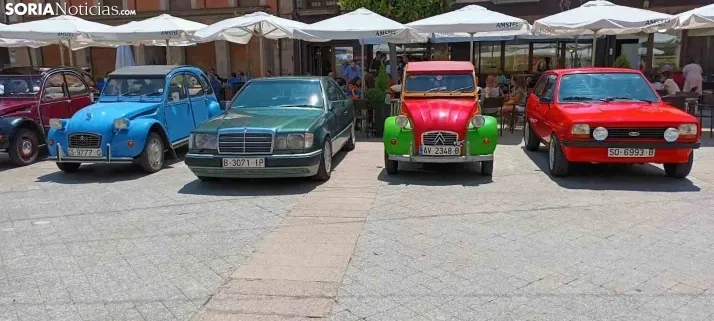 Coches antiguos en &Aacute;greda