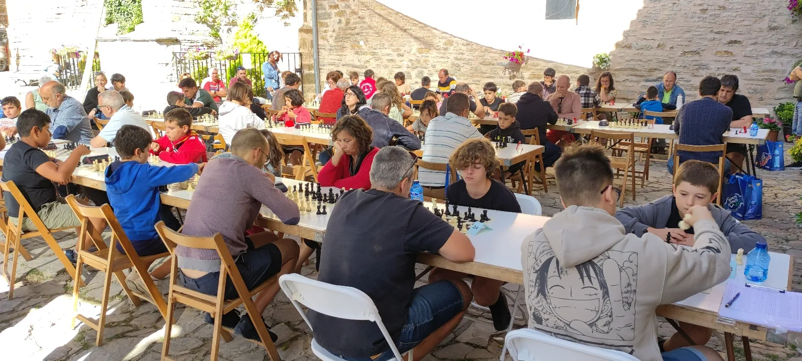 Foto 2 - Yanguas re&uacute;ne a 60 jugadores en su II Torneo de ajedrez &ldquo;Villa de Yanguas&rdquo;