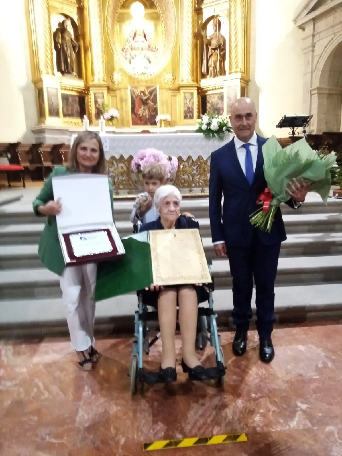 Foto 2 - La agrede&ntilde;a &Aacute;ngela Ruiz Bonilla cumple cien a&ntilde;os acompa&ntilde;ada de familiares y vecinos