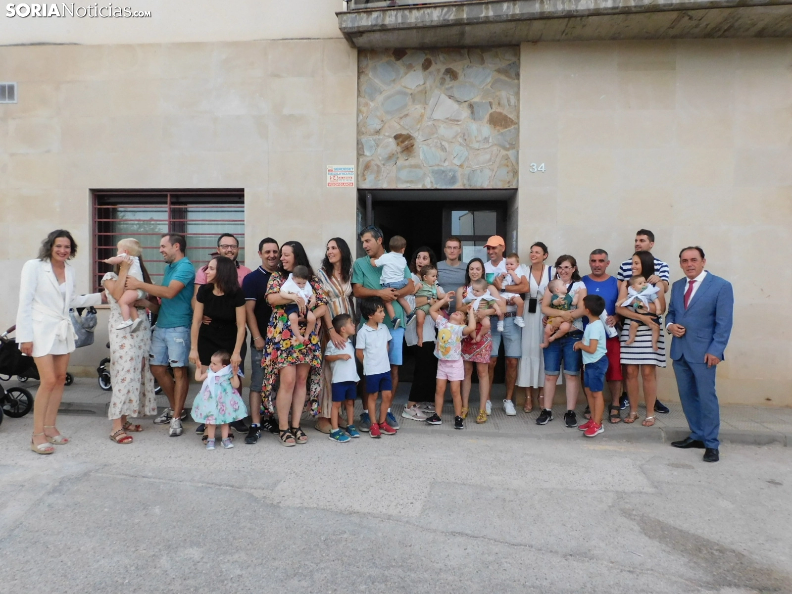 Golmayo celebra la natalidad del municipio entregando el pañuelo de fiestas a los nacidos en 2022