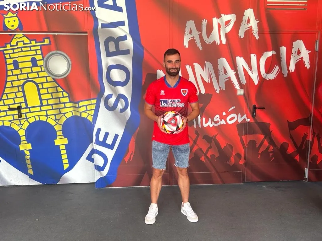 Foto 2 - Lupu vuelve al Numancia para ascender y para duplicar sus cifras goleadoras