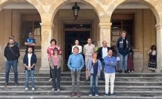 Concentración en el exterior de la casa consistorial de la ciudad. /Ayto.