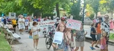 Foto 4 - Los vecinos del Coto Redondo de Fuentearmegil llegan a la Junta para pedir protecci&oacute;n ante las macrogranjas