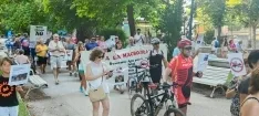 Foto 3 - Los vecinos del Coto Redondo de Fuentearmegil llegan a la Junta para pedir protecci&oacute;n ante las macrogranjas