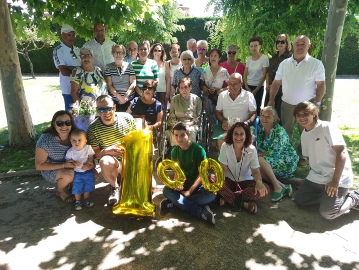 Rosa Aragonés celebra un siglo de vitalidad en Quintana Redonda