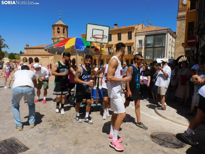 EN 100 FOTOS | Almaz&aacute;n se disfraza para celebrar las Fiestas de la Juventud