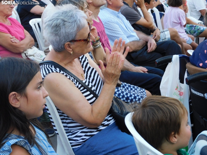 Fotos: Caperucita Roja y un espect&aacute;culo de acr&oacute;batas visitan Soria en su Festival de Teatro