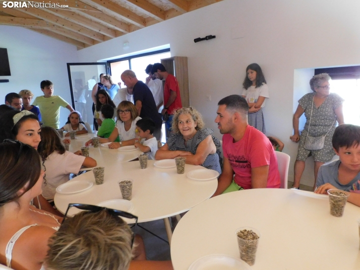 FOTO A FOTO | Quintana Redonda se disputa el trofeo de mejor comedor de pipas
