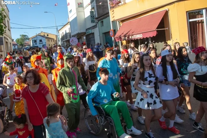 Desfile de disfraces Tardelcuende 2023