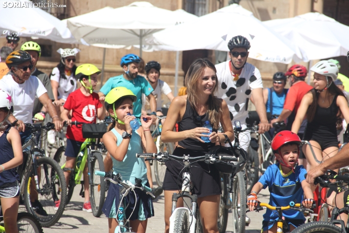 En imágenes: Cascos, agua y crema solar para celebrar el Día de la Bicicleta en Almazán