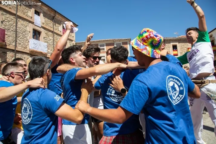 Vinuesa inicia sus fiestas con la Pingada del Mayo