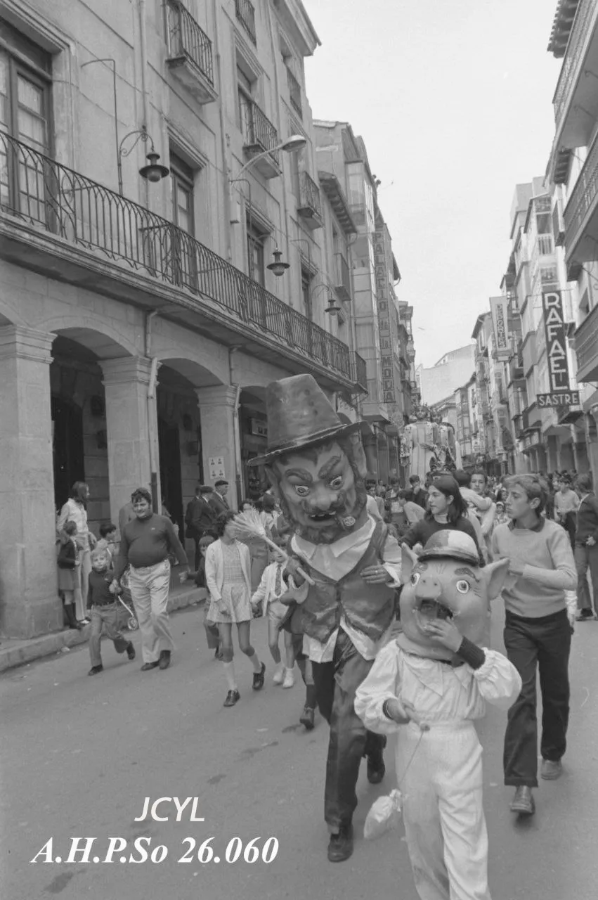 Foto 2 - Soria recupera al 'Camiseta' para la comparsa de Gigantes y Cabezudos
