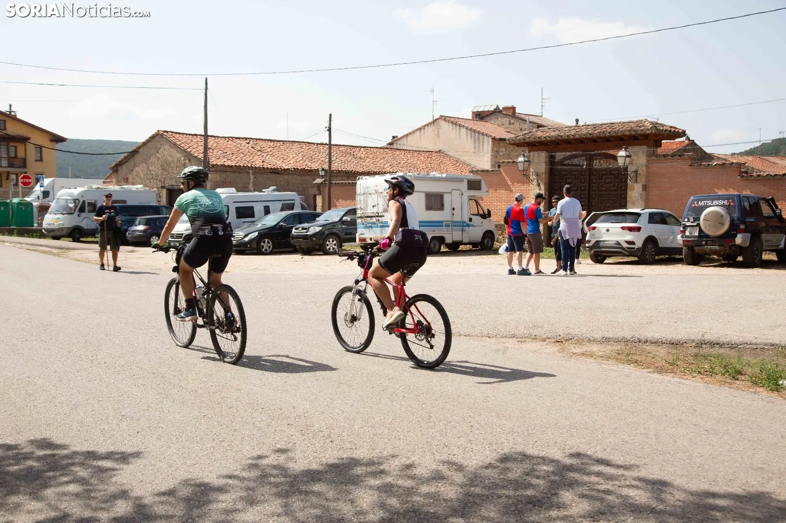 Fotos: Turistas de todo el mundo y visontinos se reúnen en Vinuesa en las horas previas a La Vuelta